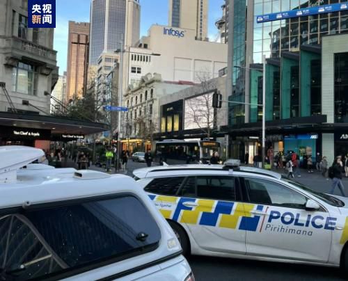 三攻一受4p嗯啊巨肉寝室视