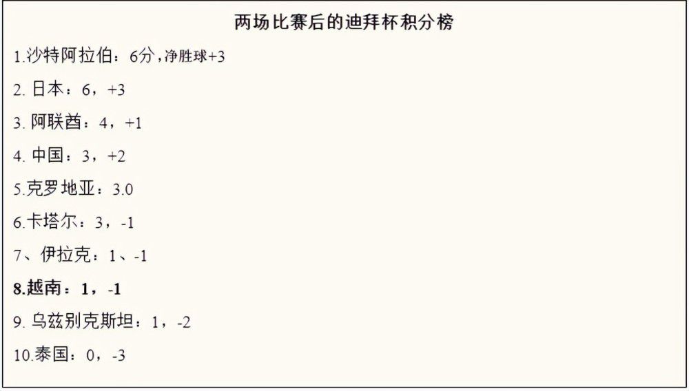 美女被捏胸