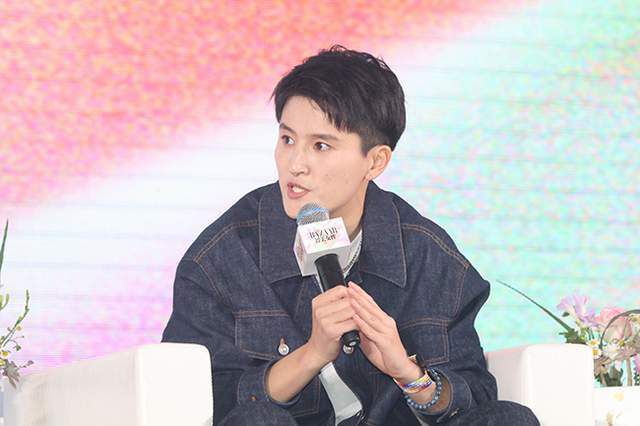 偷窥丝袜美腿视频